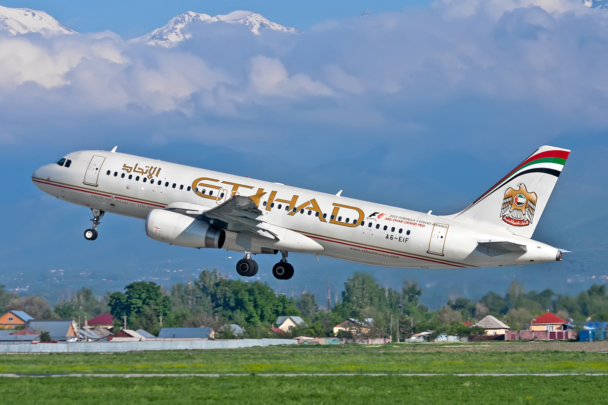 Airbus A320, A6-EIF