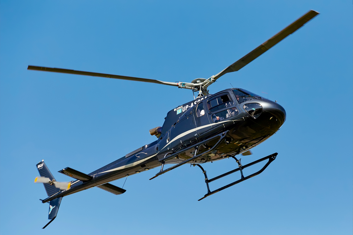 Eurocopter AS 350, UP-AS004